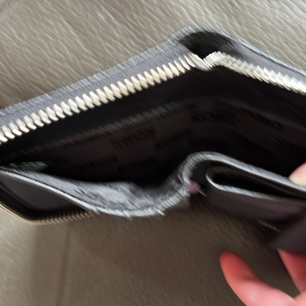 Michael Kors Black signature Wallet - Picture 6 of 8